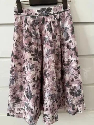 Apuweiser-riche 아트 터치 플라워 스커트 S