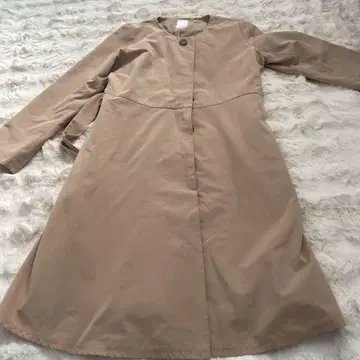 Te chichi 베이지 트렌치코트