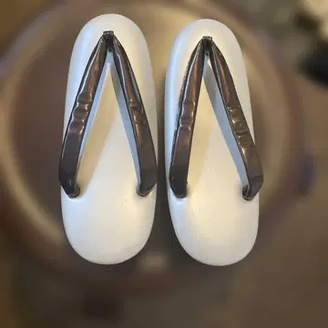 화이트 조리 하나오 다크 브라운 비오는 날용