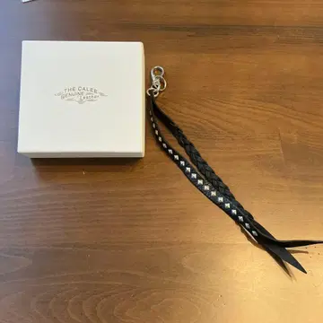 CALEE 블랙 가죽 키링