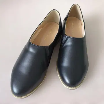 Live in comfort(리브인컴포트) 플랫 슈티 새상품급