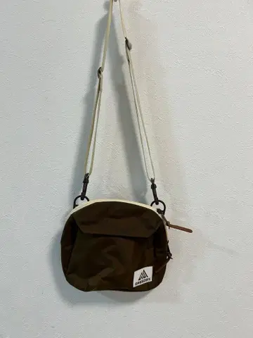 그레고리 토스티 숄더 브라운/라이트 베이지