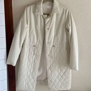 DoCLASSE 크림색 퀼팅 자켓