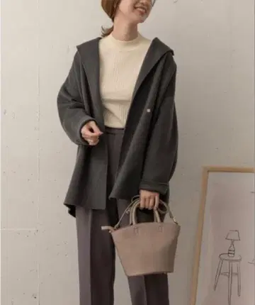 어반 리서치 도어스 미들 가운 코트