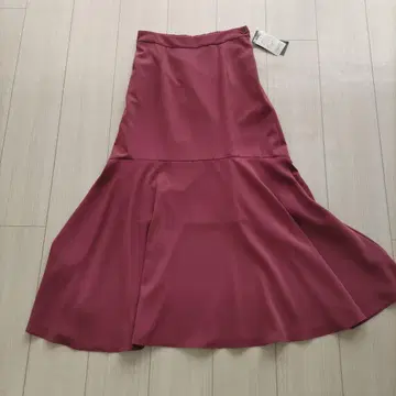 와인 컬러 플레어 스커트