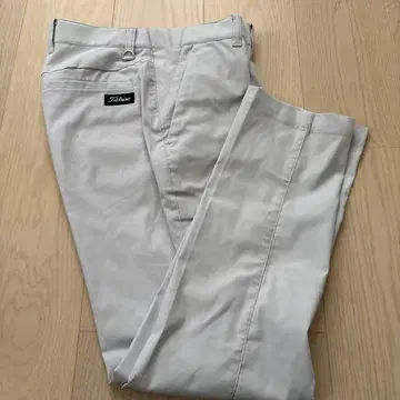 타이틀리스트 슬림핏 화이트 팬츠