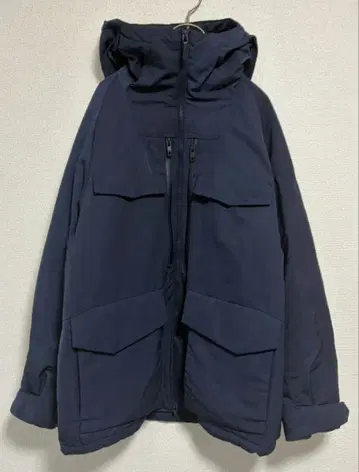 유니클로 화이트 마운티니어링 하이브리드 다운 파카 M 네이비