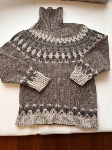 ROKU 노르딕 니트