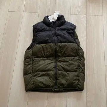새상품 UNIQLO 울트라 라이트 다운 베스트 57 Olive S 사이즈