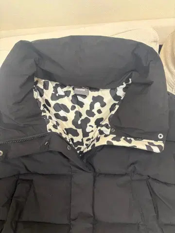 블랙 다운 자켓 애니멀 프린트