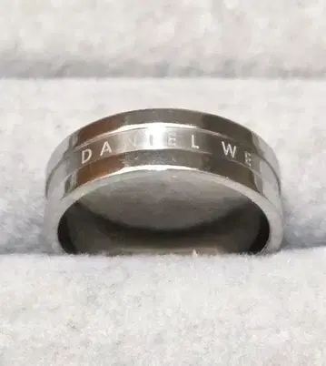 다니엘 웰링턴 실버 컬러 반지 8호 약 C2575