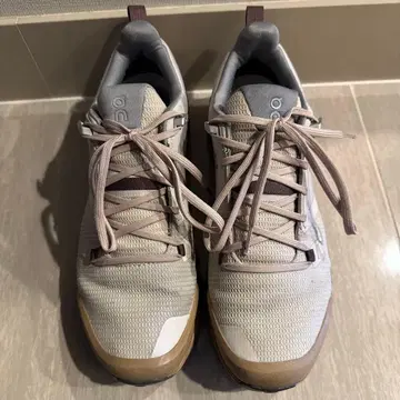 ON Cloudwander waterproof