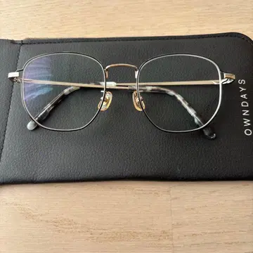 OWNDAYS 실버 각형 안경 케이스 포함