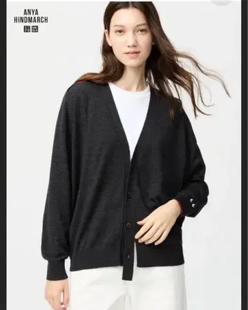 UNIQLO x ANYA HINDMARCH 다크 그레이 가디건