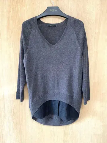 [연말 세일] LOUINE 그레이 V넥 스웨터 (새상품) 사이즈: M