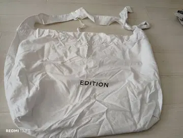 화이트 숄더백 EDITION