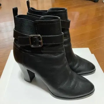 다이애나 DIANA 버클 블랙 가죽 숏부츠