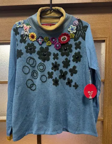 알베로베로 꽃무늬 자수 터틀넥 니트 44000엔