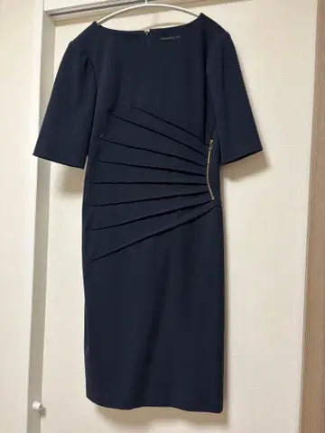 네이비 무릎 기장 원피스 반팔 골드 지퍼