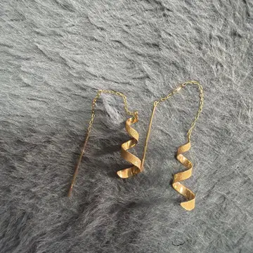 새상품 골드 트위스트 귀걸이 K10