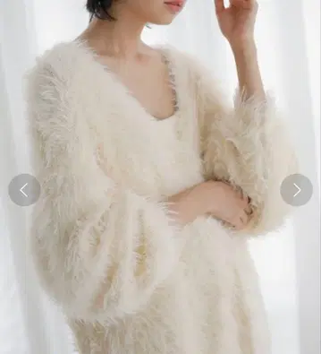 LIAN 페더 V넥 가디건 화이트