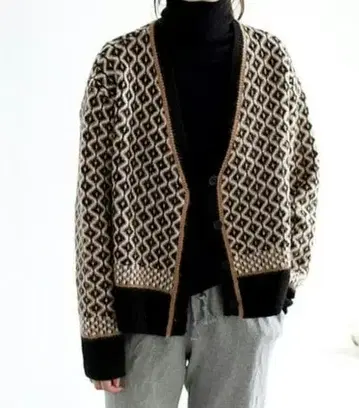 미사용 SEU 기하학 패턴 니트 가디건 숏 기장 블랙