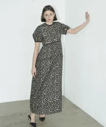 CONSTRUCTIVE OPAL FLOWER 원피스 사이즈 1