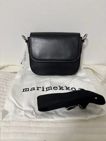 marimekko 블랙 가죽 숄더백