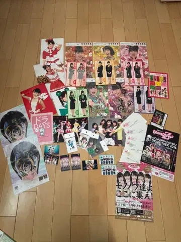 모모이로 클로버 Z의 클리어 파일, 씰 등