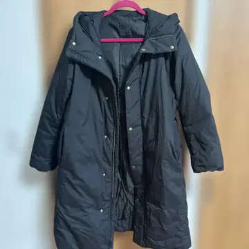 로페피크닉 블랙 다운 자켓 후드 부착