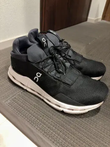 On cloudstratus 27.0cm