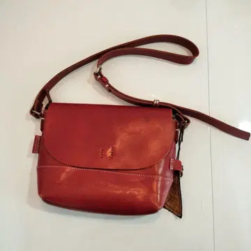 어반 리서치 DOORS 가죽 숄더백 레드