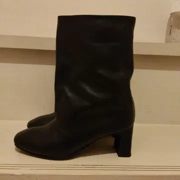 ALPHA CUBE 천연 가죽 블랙 부츠 중간 힐