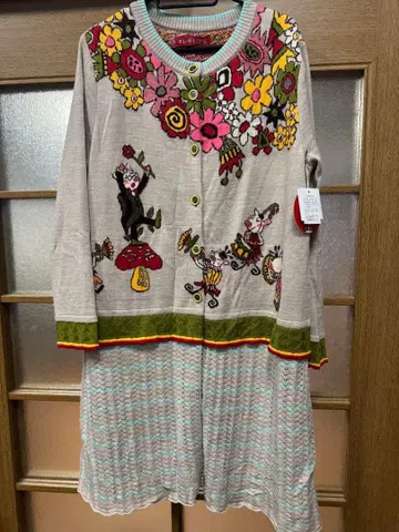 알베로베로 오레포레라 꽃무늬 자수 가디건 긴팔 57200엔