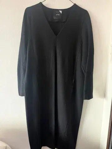 ATON 블랙 울 롱 원피스 V넥 긴팔