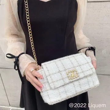 리큐엠 화이트 체크 무늬 숄더백