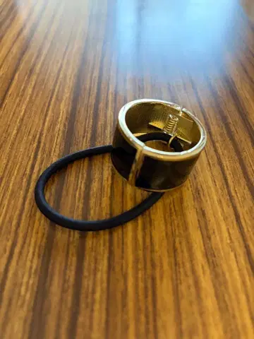 프랑스 럭스 아틀리에 에나멜 커프 포니 머리끈