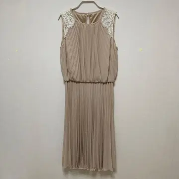 ANAYI 베이지 플리츠 슬리브리스 원피스