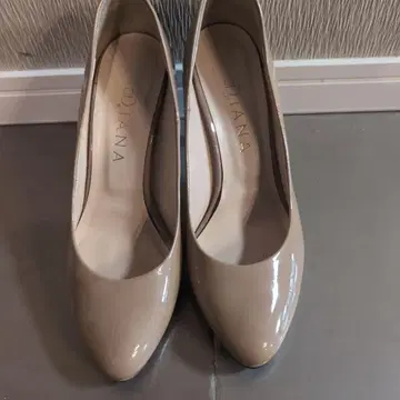 다이애나 베이지 스틸레토 하이힐