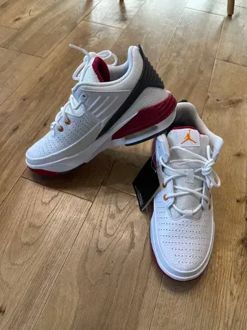 조던 맥스 아우라 5 26.5cm