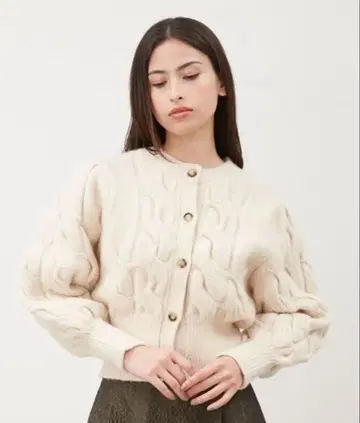 Mila Owen 스코치 단추 짧은 기장 케이블 니트 가디건