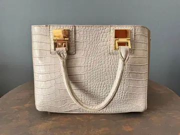 크로커다일 패턴 핸드백 베이지