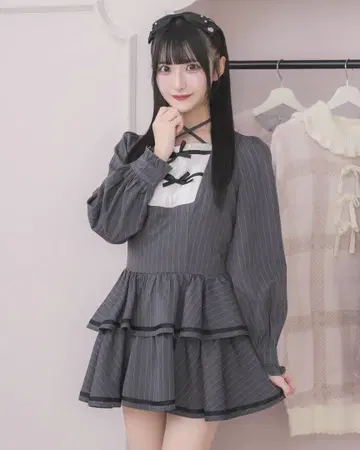 pium 크로스 테이프 바이컬러 티어드 원피스