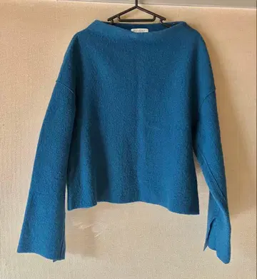 맥피 투모로우랜드 울 크롭 니트 스웨터