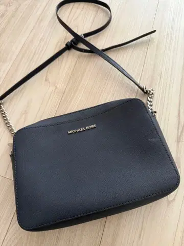 MICHAEL KORS 네이비 숄더백