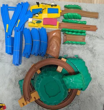 프라레일 세트 레일과 차량 다수