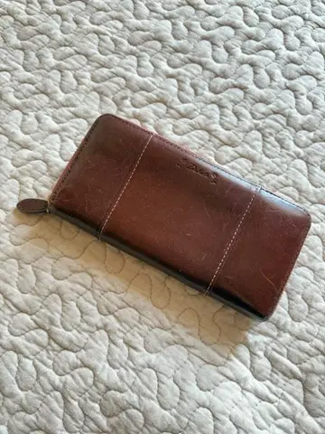 다코타 브라운 가죽 장지갑 3컴파트먼트