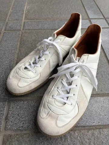 Reproduction of found 저먼 트레이너