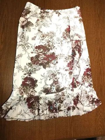 REST ROSE 장미 패턴 엘레강트 스커트 무릎 기장 레드 계열