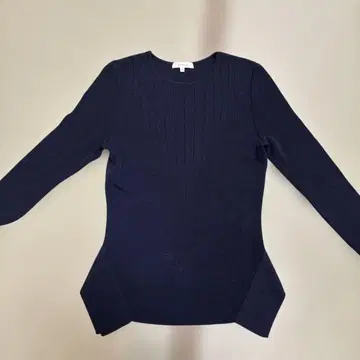 부드러운 긴팔 니트